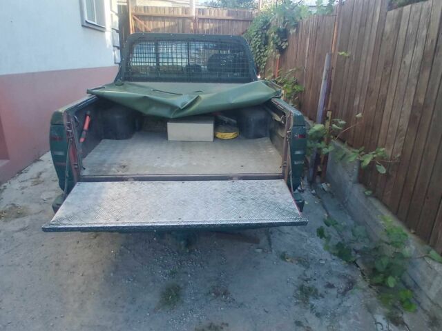 Красный Ниссан НП, объемом двигателя 2.5 л и пробегом 286 тыс. км за 4985 $, фото 14 на Automoto.ua