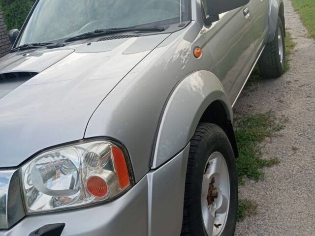 Серый Ниссан НП, объемом двигателя 2.5 л и пробегом 121 тыс. км за 11200 $, фото 3 на Automoto.ua