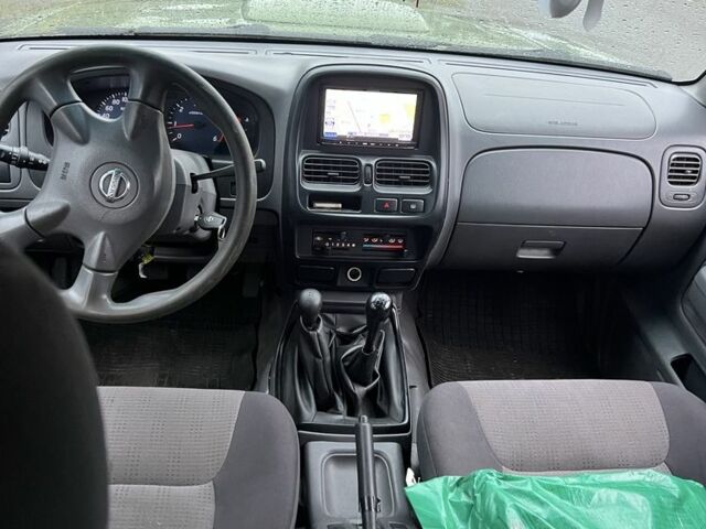 Зелений Ніссан НП, об'ємом двигуна 2.5 л та пробігом 200 тис. км за 8700 $, фото 3 на Automoto.ua