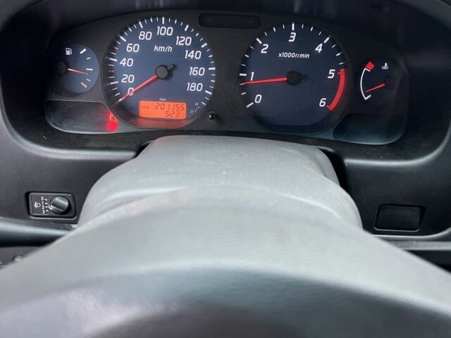 Зелений Ніссан НП, об'ємом двигуна 2.5 л та пробігом 200 тис. км за 8700 $, фото 4 на Automoto.ua