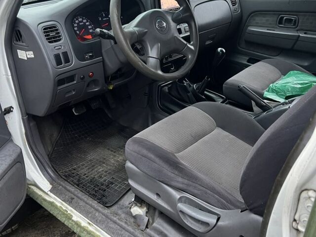 Зелений Ніссан НП, об'ємом двигуна 2.5 л та пробігом 200 тис. км за 8700 $, фото 10 на Automoto.ua