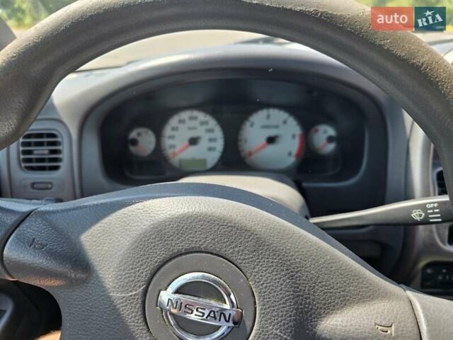 Белый Ниссан НП300, объемом двигателя 2.49 л и пробегом 200 тыс. км за 12000 $, фото 8 на Automoto.ua