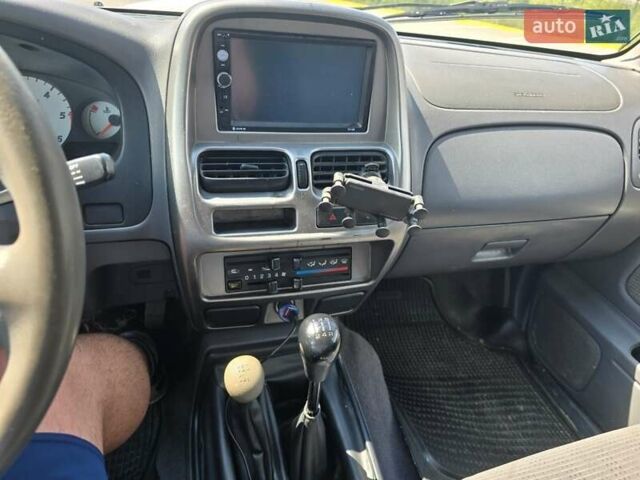 Белый Ниссан НП300, объемом двигателя 2.49 л и пробегом 200 тыс. км за 12000 $, фото 9 на Automoto.ua