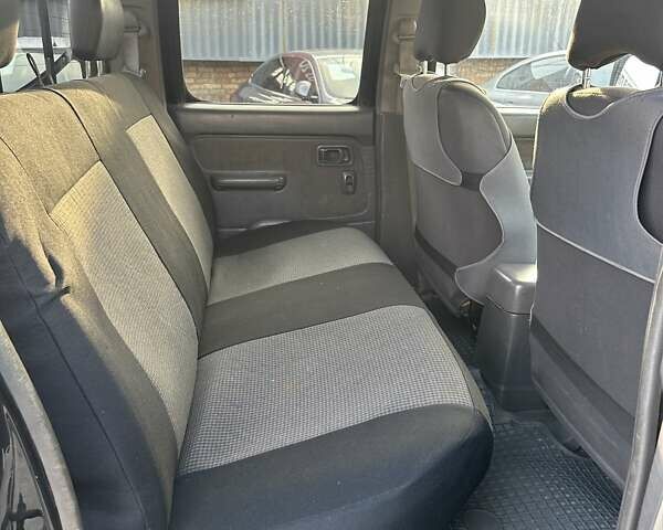 Черный Ниссан НП300, объемом двигателя 2.49 л и пробегом 299 тыс. км за 8750 $, фото 9 на Automoto.ua