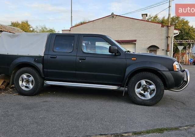 Черный Ниссан НП300, объемом двигателя 2.49 л и пробегом 153 тыс. км за 10900 $, фото 2 на Automoto.ua