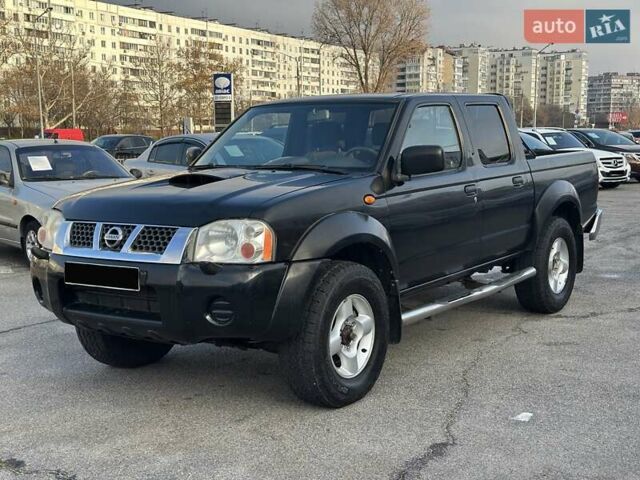 Черный Ниссан НП300, объемом двигателя 2.49 л и пробегом 299 тыс. км за 8750 $, фото 1 на Automoto.ua