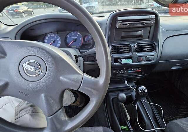 Черный Ниссан НП300, объемом двигателя 2.49 л и пробегом 153 тыс. км за 10900 $, фото 8 на Automoto.ua
