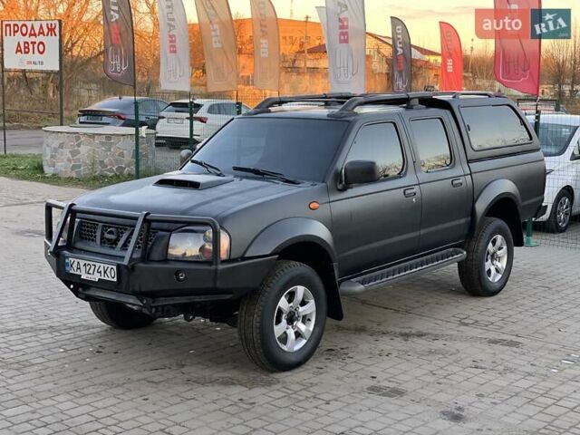 Чорний Ніссан НП300, об'ємом двигуна 2.5 л та пробігом 220 тис. км за 14999 $, фото 1 на Automoto.ua