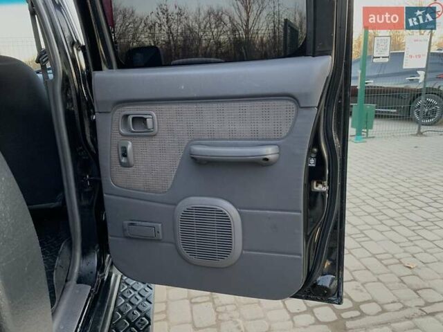 Чорний Ніссан НП300, об'ємом двигуна 2.5 л та пробігом 220 тис. км за 14999 $, фото 28 на Automoto.ua
