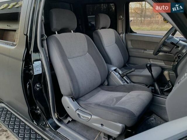 Чорний Ніссан НП300, об'ємом двигуна 2.5 л та пробігом 220 тис. км за 14999 $, фото 32 на Automoto.ua