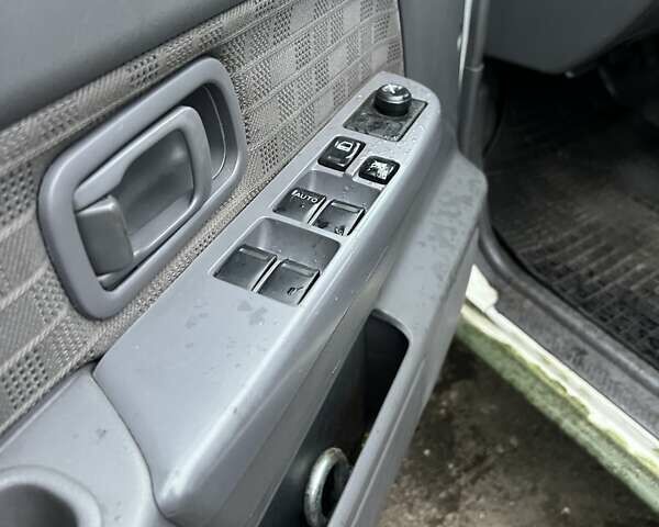 Зелений Ніссан НП300, об'ємом двигуна 2.49 л та пробігом 200 тис. км за 8700 $, фото 14 на Automoto.ua