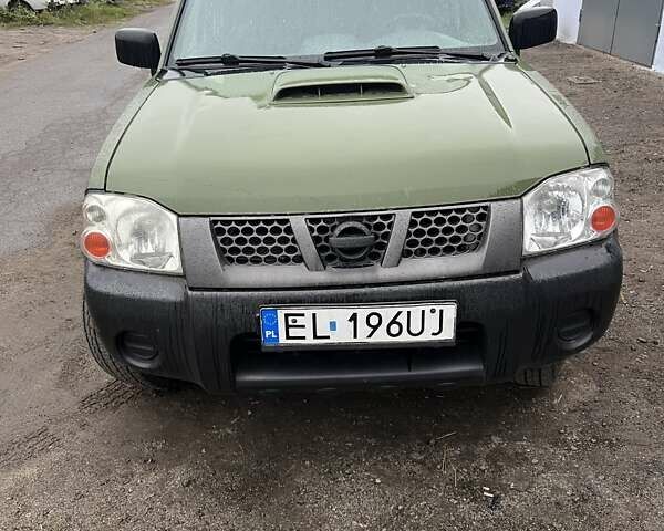 Зелений Ніссан НП300, об'ємом двигуна 2.49 л та пробігом 200 тис. км за 8700 $, фото 1 на Automoto.ua