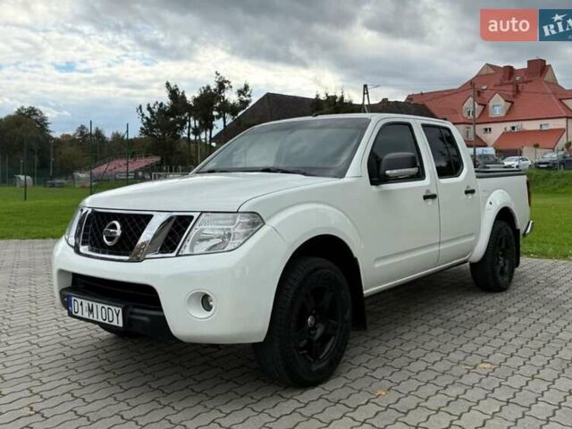 Белый Ниссан Навара, объемом двигателя 2.49 л и пробегом 350 тыс. км за 2964 $, фото 1 на Automoto.ua