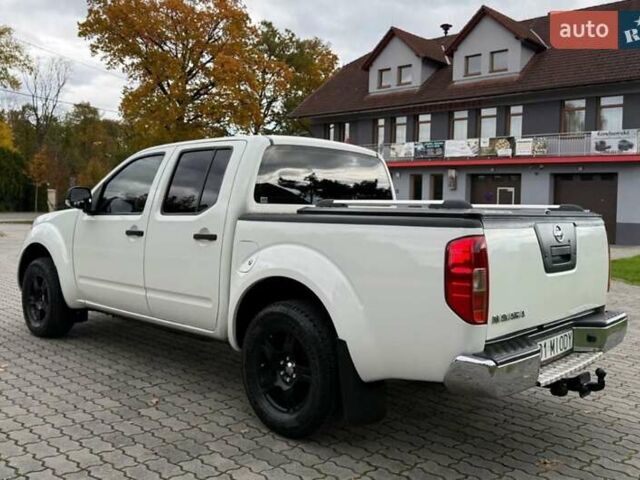 Белый Ниссан Навара, объемом двигателя 2.49 л и пробегом 350 тыс. км за 2964 $, фото 5 на Automoto.ua