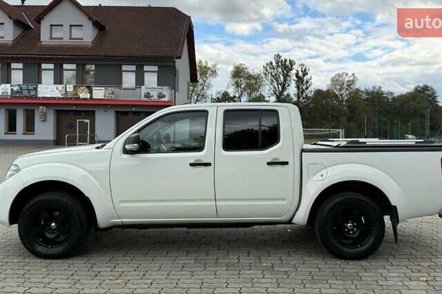 Белый Ниссан Навара, объемом двигателя 2.49 л и пробегом 350 тыс. км за 2964 $, фото 2 на Automoto.ua