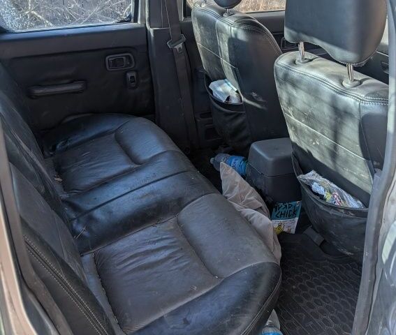 Білий Ніссан Навара, об'ємом двигуна 2.5 л та пробігом 170 тис. км за 3500 $, фото 4 на Automoto.ua