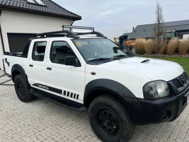 Білий Ніссан Навара, об'ємом двигуна 2.5 л та пробігом 220 тис. км за 2483 $, фото 2 на Automoto.ua