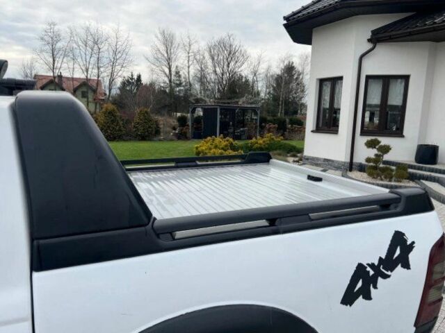 Білий Ніссан Навара, об'ємом двигуна 2.5 л та пробігом 220 тис. км за 2483 $, фото 5 на Automoto.ua