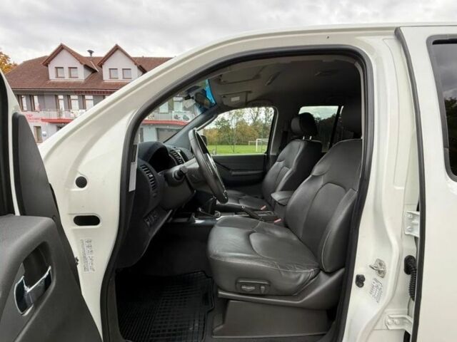 Белый Ниссан Навара, объемом двигателя 2.5 л и пробегом 218 тыс. км за 2900 $, фото 7 на Automoto.ua