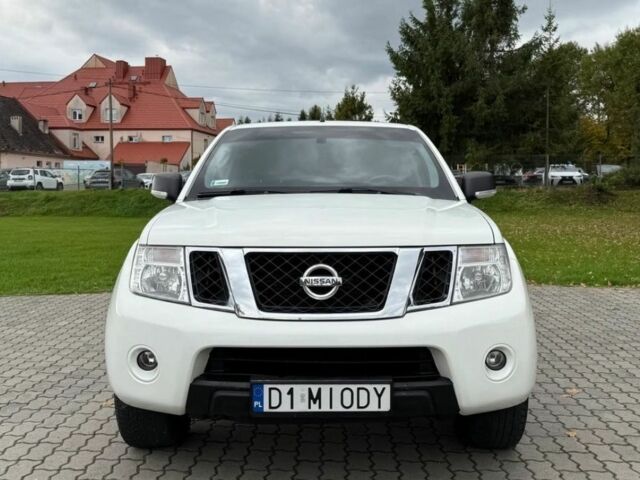 Белый Ниссан Навара, объемом двигателя 2.5 л и пробегом 218 тыс. км за 2900 $, фото 1 на Automoto.ua