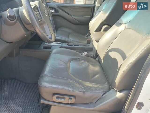 Білий Ніссан Навара, об'ємом двигуна 2.49 л та пробігом 417 тис. км за 13300 $, фото 7 на Automoto.ua