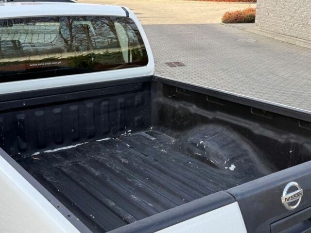 Белый Ниссан Навара, объемом двигателя 2.5 л и пробегом 268 тыс. км за 4600 $, фото 7 на Automoto.ua