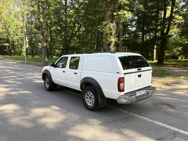 Белый Ниссан Навара, объемом двигателя 2.5 л и пробегом 123 тыс. км за 6800 $, фото 3 на Automoto.ua