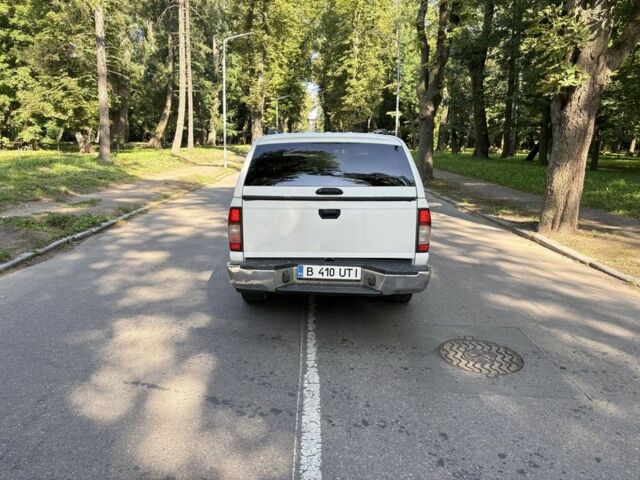 Белый Ниссан Навара, объемом двигателя 2.5 л и пробегом 123 тыс. км за 6800 $, фото 4 на Automoto.ua