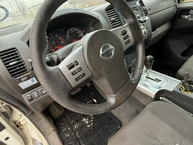 Белый Ниссан Навара, объемом двигателя 0 л и пробегом 145 тыс. км за 4700 $, фото 5 на Automoto.ua