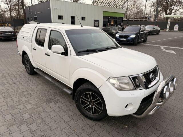 Белый Ниссан Навара, объемом двигателя 2.5 л и пробегом 280 тыс. км за 7350 $, фото 1 на Automoto.ua