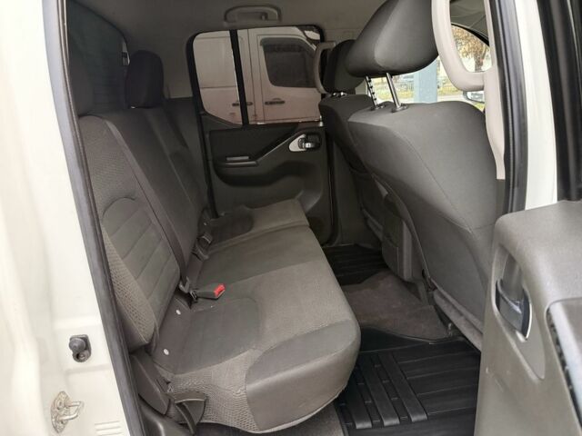 Белый Ниссан Навара, объемом двигателя 2.5 л и пробегом 280 тыс. км за 7350 $, фото 21 на Automoto.ua