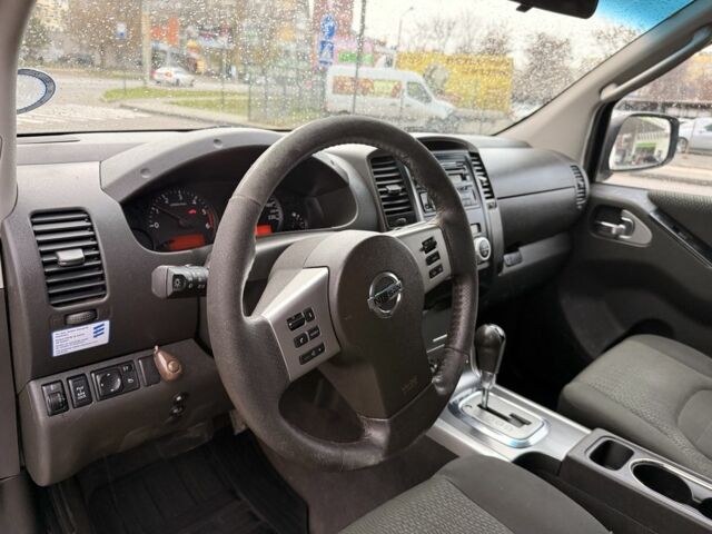 Белый Ниссан Навара, объемом двигателя 2.5 л и пробегом 280 тыс. км за 7350 $, фото 19 на Automoto.ua