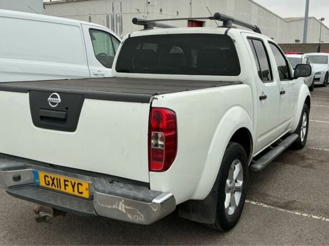 Белый Ниссан Навара, объемом двигателя 2.5 л и пробегом 240 тыс. км за 4500 $, фото 3 на Automoto.ua