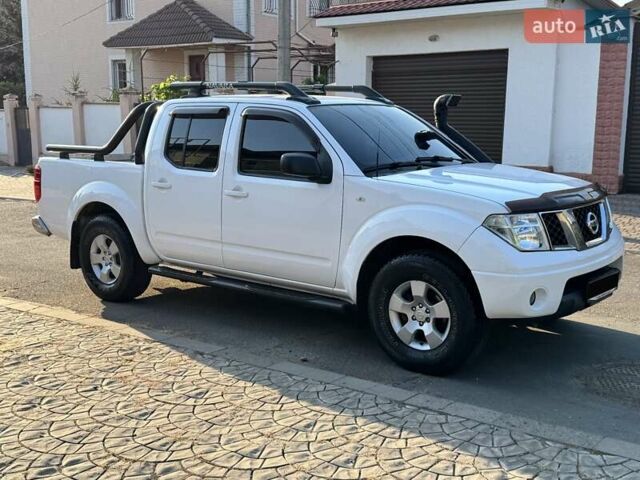 Білий Ніссан Навара, об'ємом двигуна 2.49 л та пробігом 201 тис. км за 14300 $, фото 4 на Automoto.ua
