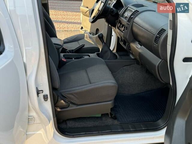 Білий Ніссан Навара, об'ємом двигуна 2.49 л та пробігом 201 тис. км за 14300 $, фото 26 на Automoto.ua