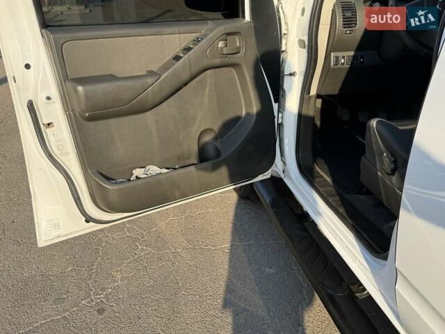 Білий Ніссан Навара, об'ємом двигуна 2.49 л та пробігом 201 тис. км за 14300 $, фото 23 на Automoto.ua