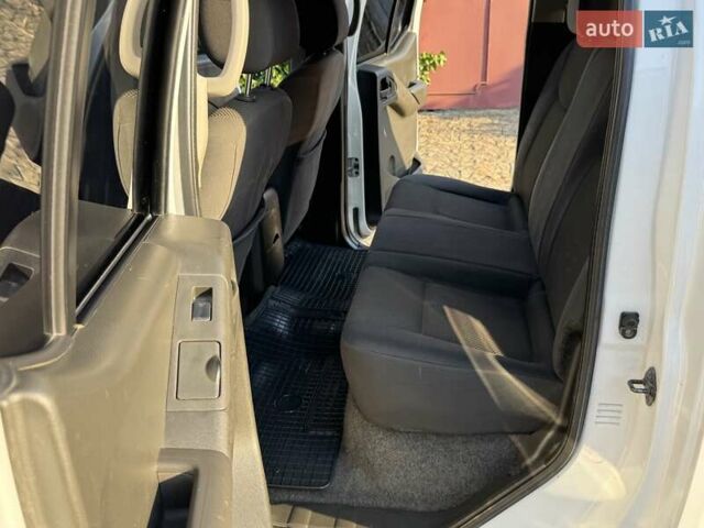 Білий Ніссан Навара, об'ємом двигуна 2.49 л та пробігом 201 тис. км за 14300 $, фото 24 на Automoto.ua