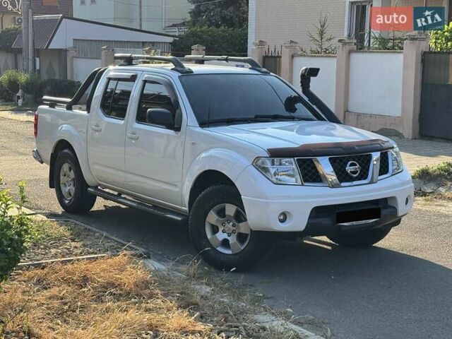 Білий Ніссан Навара, об'ємом двигуна 2.49 л та пробігом 201 тис. км за 14300 $, фото 5 на Automoto.ua