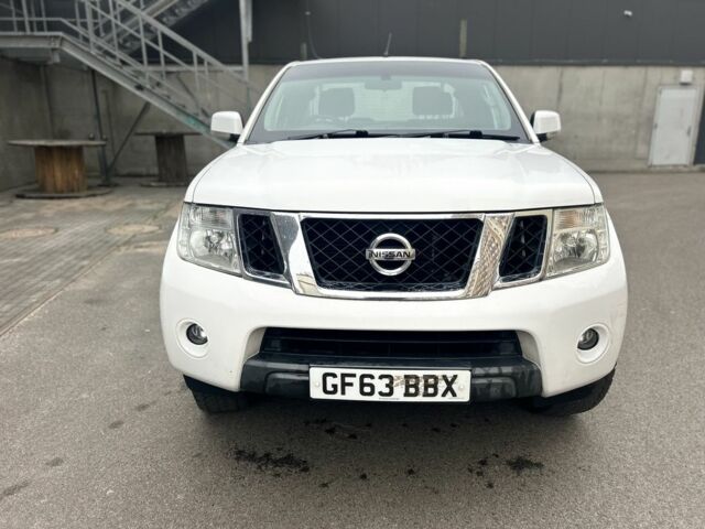 Белый Ниссан Навара, объемом двигателя 2.5 л и пробегом 250 тыс. км за 6500 $, фото 2 на Automoto.ua