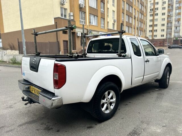 Белый Ниссан Навара, объемом двигателя 2.5 л и пробегом 250 тыс. км за 6500 $, фото 5 на Automoto.ua