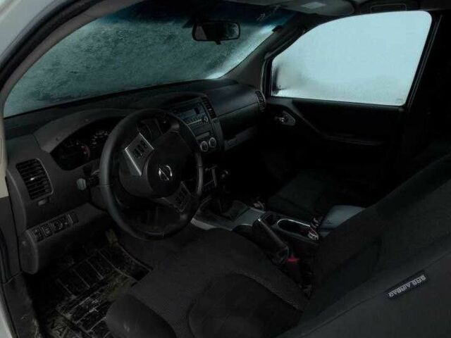 Білий Ніссан Навара, об'ємом двигуна 2.5 л та пробігом 200 тис. км за 6000 $, фото 1 на Automoto.ua