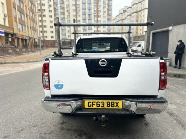 Белый Ниссан Навара, объемом двигателя 2.5 л и пробегом 250 тыс. км за 6500 $, фото 6 на Automoto.ua