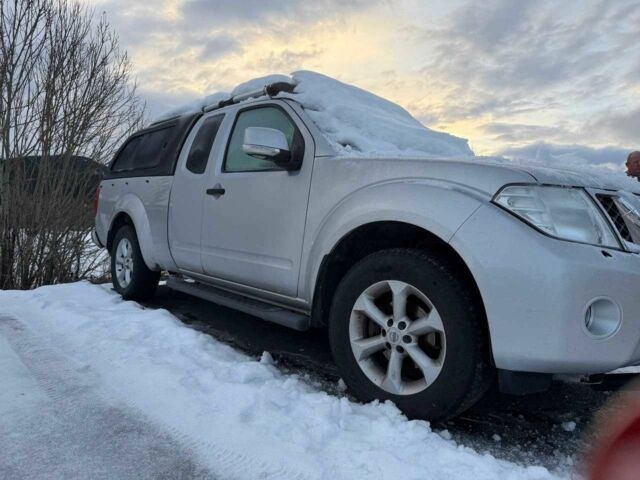 Білий Ніссан Навара, об'ємом двигуна 2.5 л та пробігом 200 тис. км за 6000 $, фото 2 на Automoto.ua