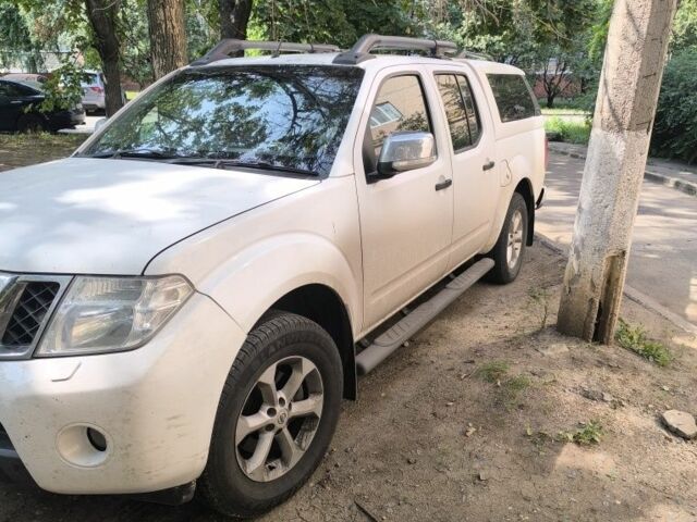 Белый Ниссан Навара, объемом двигателя 3 л и пробегом 156 тыс. км за 300000 $, фото 4 на Automoto.ua