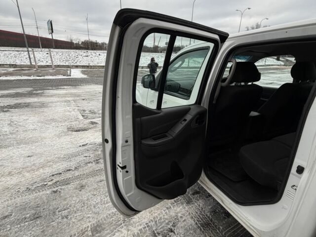 Білий Ніссан Навара, об'ємом двигуна 2.5 л та пробігом 170 тис. км за 4500 $, фото 20 на Automoto.ua