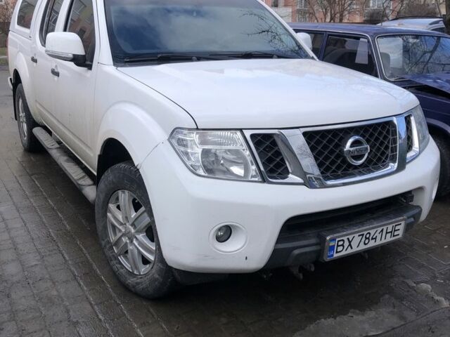Белый Ниссан Навара, объемом двигателя 2.5 л и пробегом 210 тыс. км за 20500 $, фото 4 на Automoto.ua