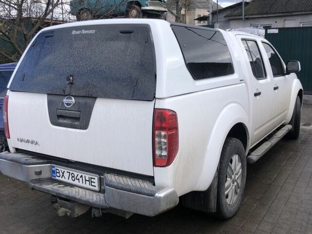 Белый Ниссан Навара, объемом двигателя 2.5 л и пробегом 210 тыс. км за 20500 $, фото 1 на Automoto.ua