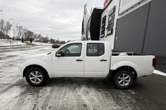 Білий Ніссан Навара, об'ємом двигуна 2.5 л та пробігом 170 тис. км за 4500 $, фото 7 на Automoto.ua