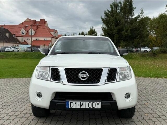 Білий Ніссан Навара, об'ємом двигуна 2.5 л та пробігом 230 тис. км за 3700 $, фото 2 на Automoto.ua