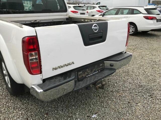 Белый Ниссан Навара, объемом двигателя 2.5 л и пробегом 242 тыс. км за 5500 $, фото 11 на Automoto.ua